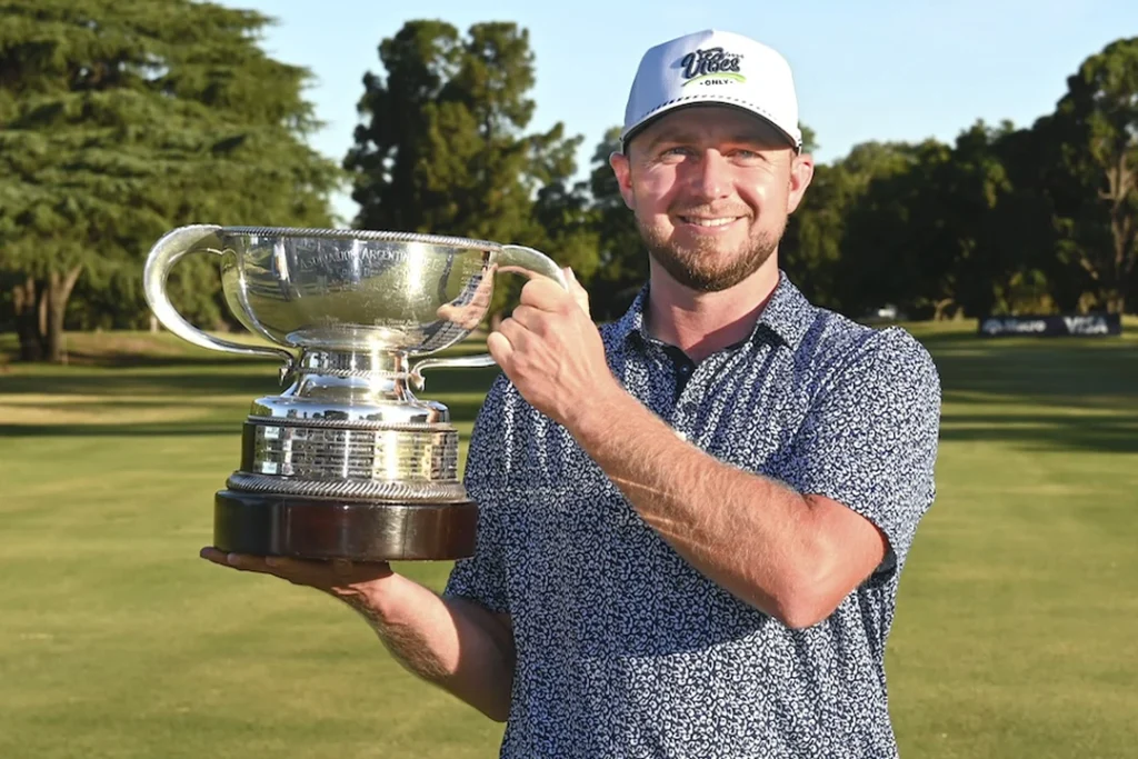 02. UN GRAN ABIERTO UN GRAN ABIERTO