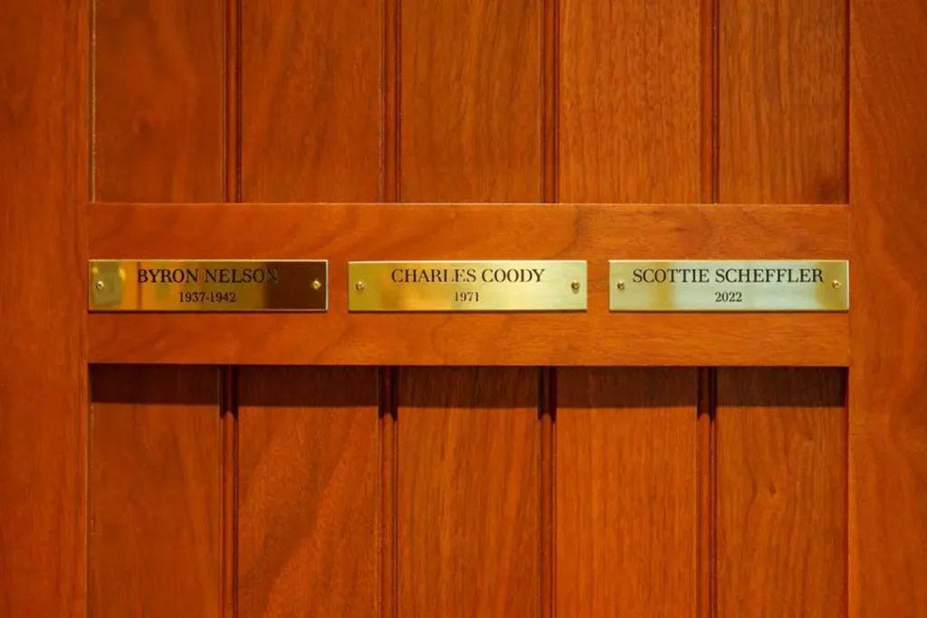 06. CHAMPIONS LOCKER ROOM